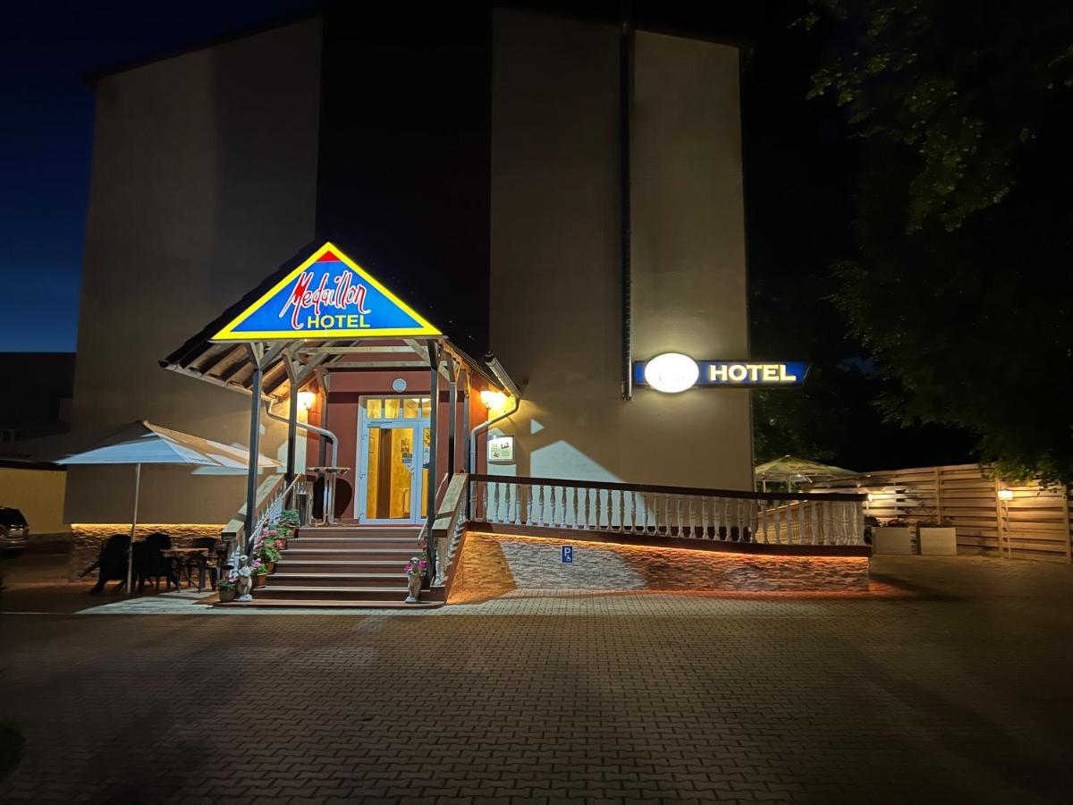 Hotel Medaillon Magdeburg Luaran gambar
